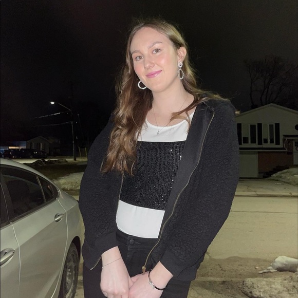 Meet your Posher, Elizabeth - Picture 2 of 4